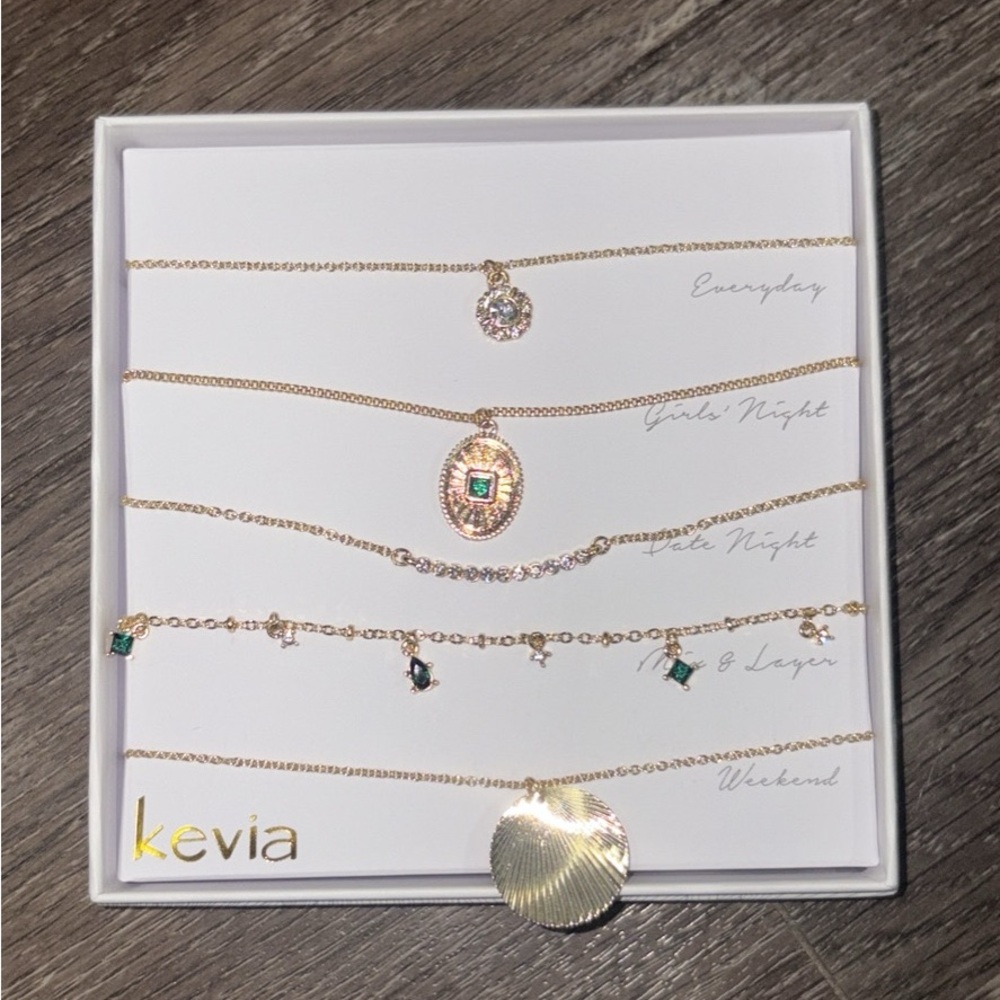 Gold and Emerald Necklace Set
